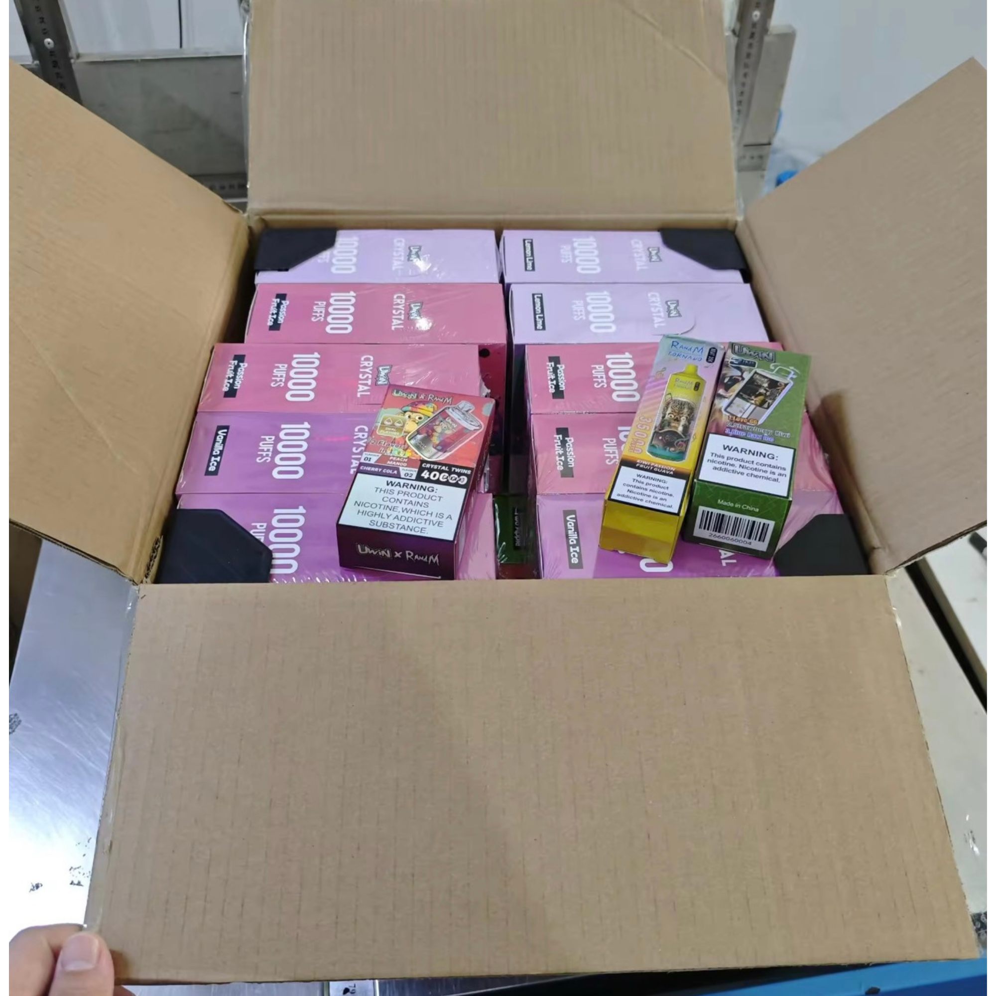 30 boîtes Uwin Crystal 10 000puffs